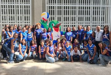 Niñas atletas celebran junto a Reinas del Caribe y Cuba