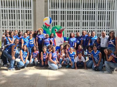 Niñas atletas celebran junto a Reinas del Caribe y Cuba
