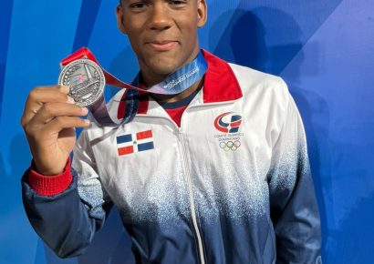 Javier Núñez logra plata en 100 metros libres