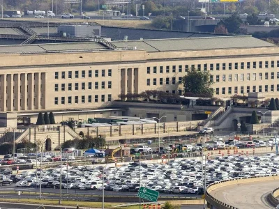 Senadores demócratas cuestionan pruebas de testosterona en militares