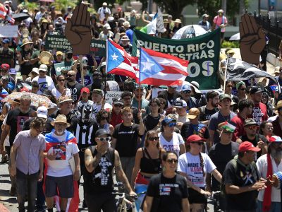 Miles de puertorriqueños marchan para reclamar la independencia de la isla