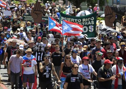 Miles de puertorriqueños marchan para reclamar la independencia de la isla