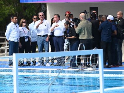 Abinader visita Complejo Acuático en inicio de polo acuático
