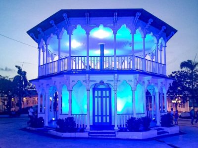 Iluminan de azul la glorieta victoriana del Parque Central de Puerto Plata por el Día Mundial contra la Trata de Personas