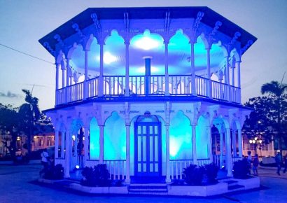 Iluminan de azul la glorieta victoriana del Parque Central de Puerto Plata por el Día Mundial contra la Trata de Personas