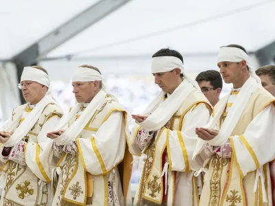 El Vaticano confirma la excomunión de los consagrantes y nuevos obispos