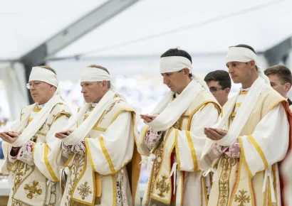 El Vaticano confirma la excomunión de los consagrantes y nuevos obispos