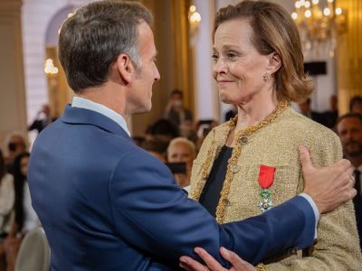 Macron condecoró a figuras del cine mundial en la Fiesta Nacional