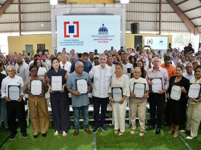 Gobierno fortalece seguridad jurídica con titulación masiva en Montecristi