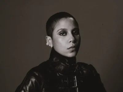 La canción que da nombre al álbum expone dependencia y conflicto emocional
