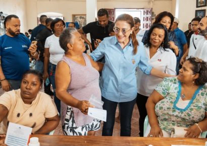 Carolina Mejía lleva operativos médicos a distintos sectores