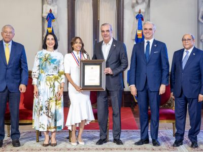 Presidente Abinader reconoce labor de docentes destacados con la Medalla al Mérito Magisterial 2026