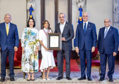 Presidente Abinader reconoce labor de docentes destacados con la Medalla al Mérito Magisterial 2026