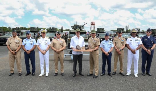 Abinader entrega blindado Furia VBD-2 y nuevos equipos para fortalecer la defensa nacional