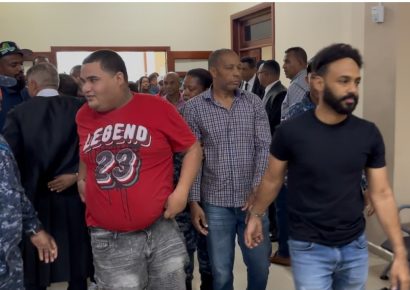 Imponen 12 meses de prisión preventiva a dos acusados por asalto en Monte Plata