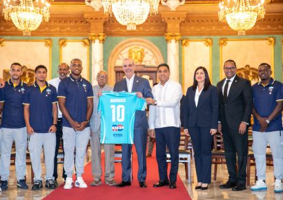 Abinader recibe al Salcedo FC tras histórica corona en la LDF