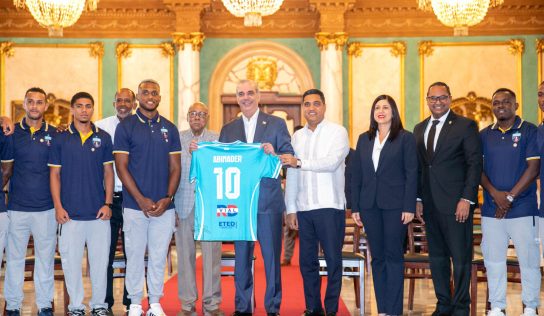 Abinader recibe al Salcedo FC tras histórica corona en la LDF