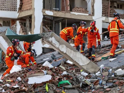 Aumenta a 2,595 el número de muertos por terremotos en Venezuela
