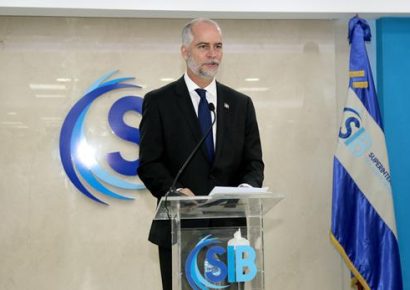 Alejandro Fernández W. concluye su gestión al frente de la Superintendencia de Bancos
