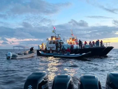 Rescatan a 67 personas tras naufragio de ferry con 133 viajeros en Guyana; entre los sobrevivientes hay 15 niños