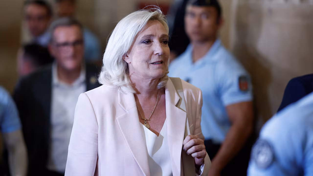 Marine Le Pen anunció candidatura presidencial tras fallo judicial