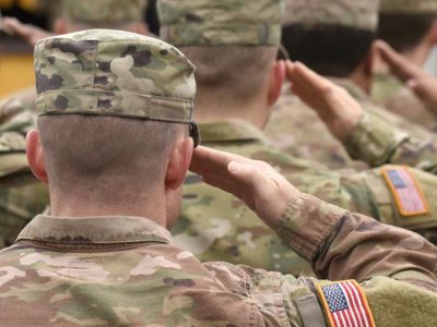 Pentágono ordenó pruebas de testosterona a militares mayores de 30 años