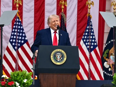 EE.UU. asegura que Trump mantiene abiertas todas las opciones frente a Irán