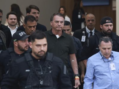 Defensa de Bolsonaro recurre suspensión de visitas de Flávio