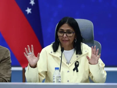 Delcy Rodríguez condecora y despide rescatistas internacionales en Venezuela