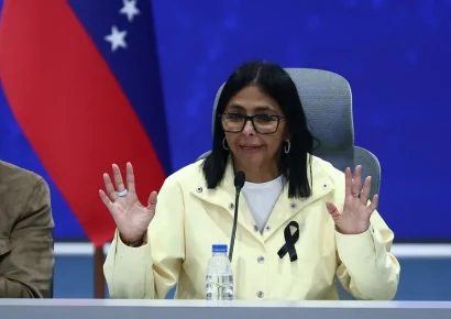 Delcy Rodríguez condecora y despide rescatistas internacionales en Venezuela