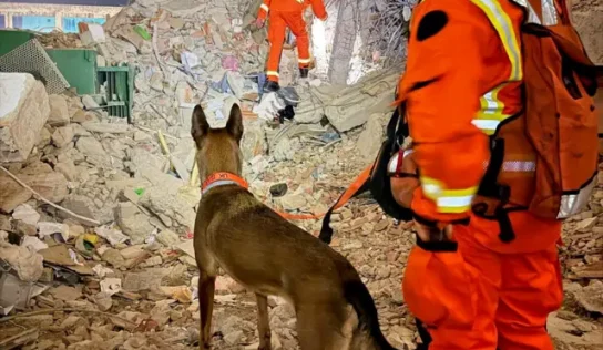 Rescate en Venezuela: drones y perros buscan a niño atrapado bajo escombros desde hace nueve días