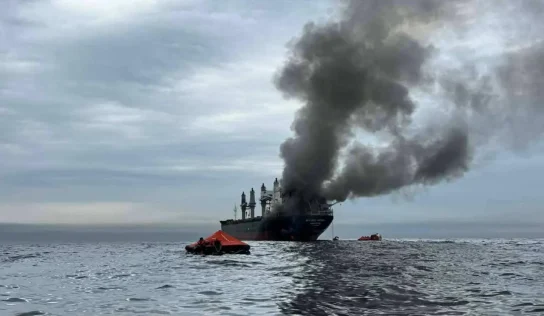 Irán informa de la explosión de dos petroleros en el estrecho de Ormuz en medio de la tensión con EE.UU.