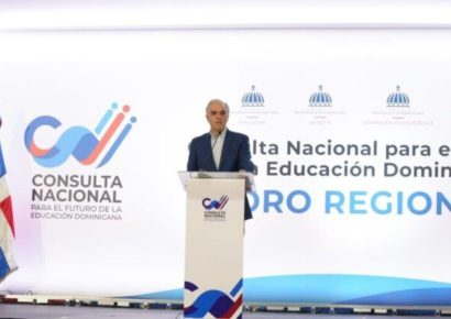 De Camps: reforma educativa debe construirse con experiencia de servidores públicos