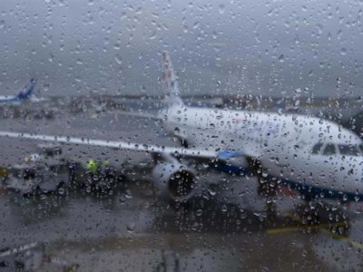 Tormentas paralizan aeropuertos de Nueva York con cientos de vuelos afectados