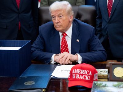 Trump intensifica presión por ley SAVE America en el Senado