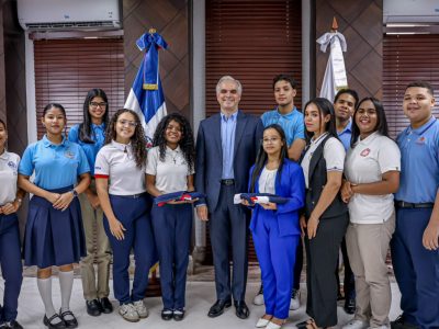 Ministerio de Educación impulsa el liderazgo estudiantil con representación dominicana en Kenia y Estados Unidos