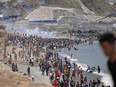 Asalto de inmigración ilegal en España por Ceuta