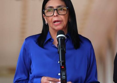 Delcy Rodríguez crea unidad militar de emergencia y designa nuevo ministro de Transporte tras los terremotos