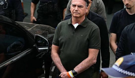 Bolsonaro niega haber violado la prohibición de usar redes sociales durante su arresto domiciliario