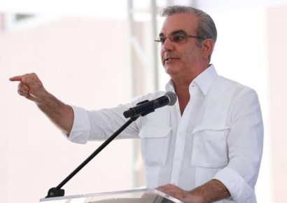 Presidente Abinader expresa su total indignación, califica de «animal» al responsable de la muerte de un joven en Herrera y exige que se haga justicia