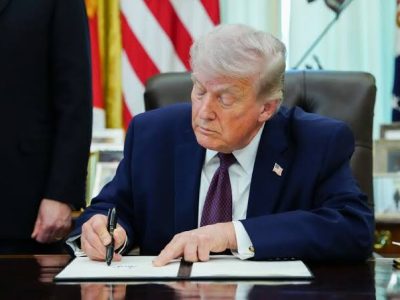 Trump anuncia fuertes aranceles a medicamentos genéricos importados a partir de 2028