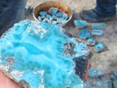 Energía y Minas garantiza abastecimiento de larimar en el mercado nacional pese a exportaciones