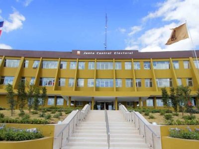 Empresa estadounidense Latin Events solicita a Banreservas embargo de RD$108 millones contra fondos de la JCE por incumplimiento contractual