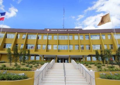 Empresa estadounidense Latin Events solicita a Banreservas embargo de RD$108 millones contra fondos de la JCE por incumplimiento contractual