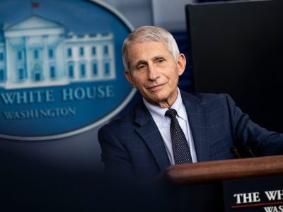 El Dr. Anthony Fauci invoca la Quinta Enmienda 111 veces y se niega a responder preguntas durante audiencia del Senado