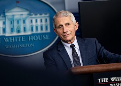 El Dr. Anthony Fauci invoca la Quinta Enmienda 111 veces y se niega a responder preguntas durante audiencia del Senado
