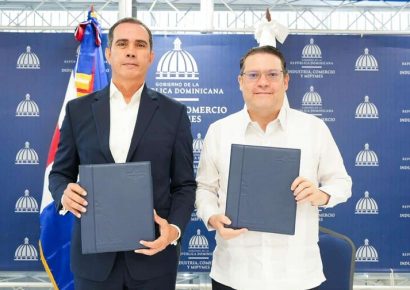MICM y Equifax firman acuerdo para inclusión financiera de mipymes