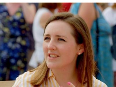 Murió Theo Burrell, experta de Antiques Roadshow, a los 39 años