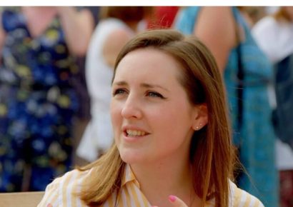 Murió Theo Burrell, experta de Antiques Roadshow, a los 39 años