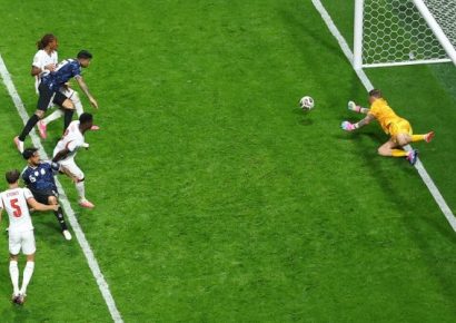 Argentina venció 2-1 a Inglaterra y jugará la final del Mundial
